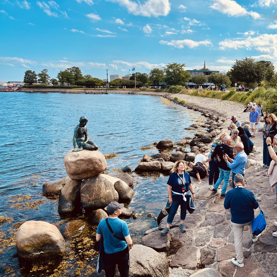 The Little Mermaid surrounded by tourists.