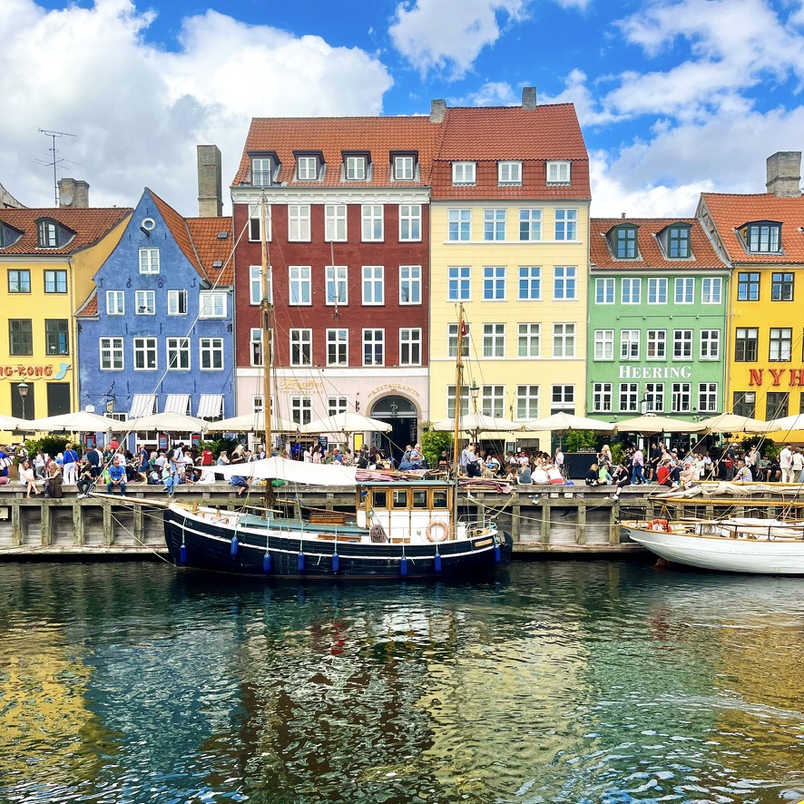 The Nyhavn with the iconic colors.