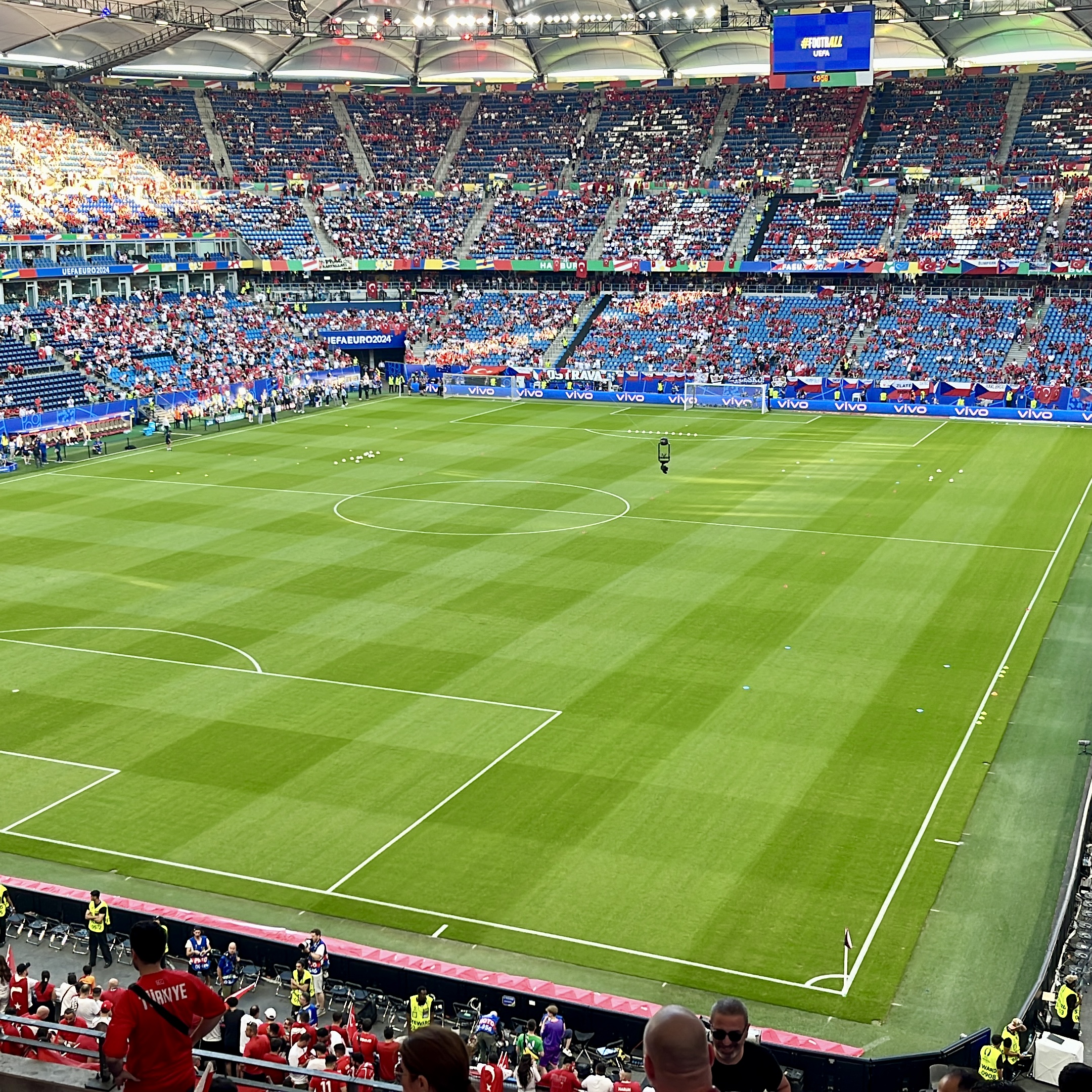 Volksparkstadion preparing the match.